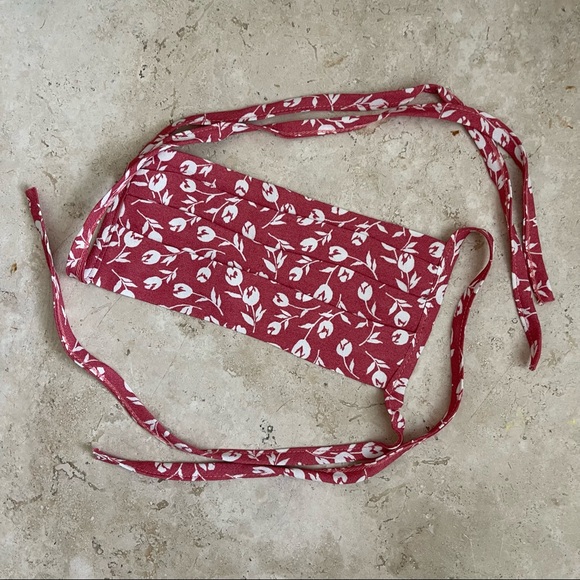 Reformation- Pink White Floral Pleat Tie Mask - Picture 4 of 9